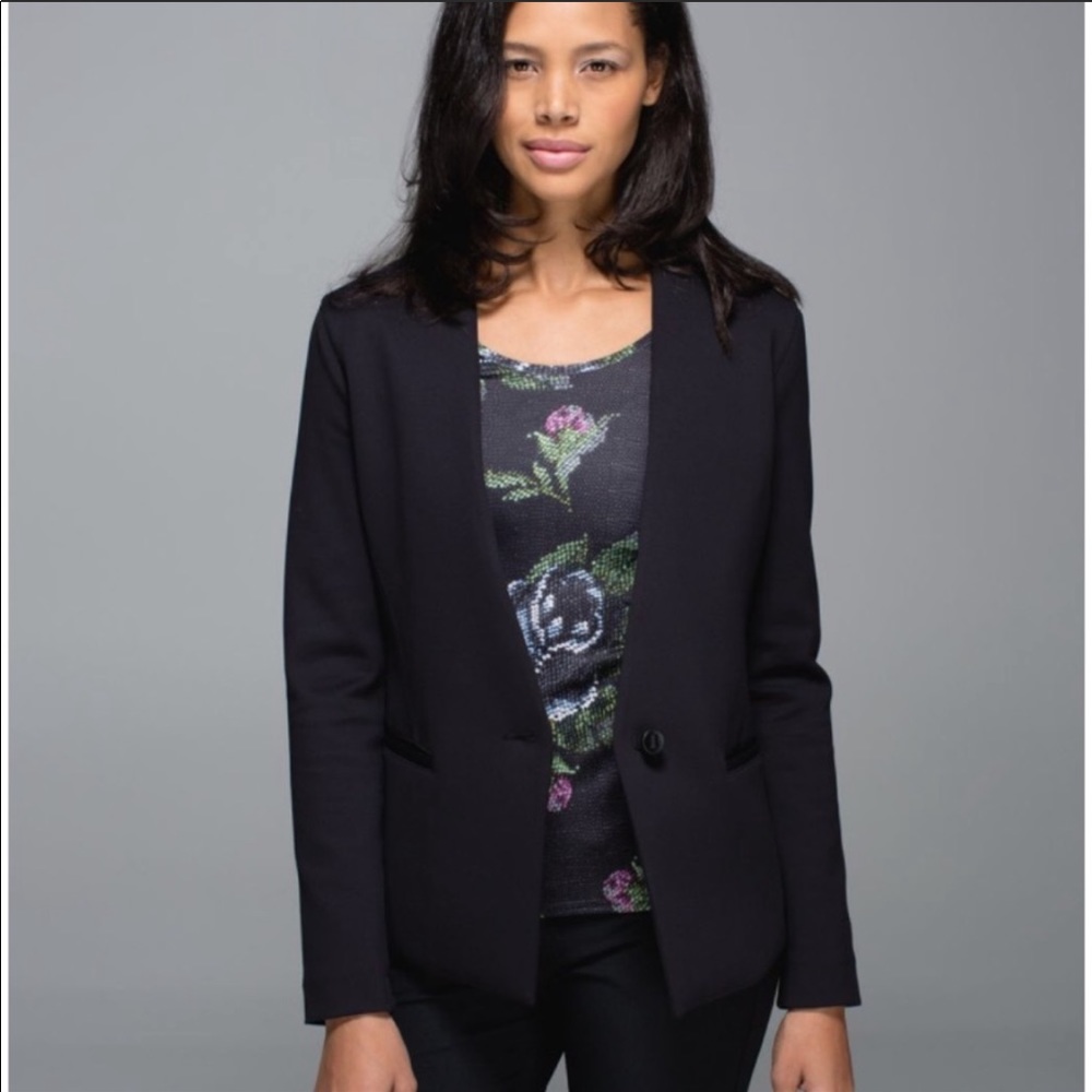 Lululemon Power Date Blazer - size 4 - RARE FIND!